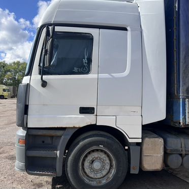 Седельный тягач Mercedes-Benz Actros с полуприцепом, 1999
