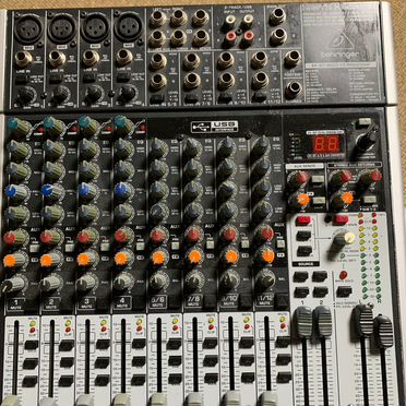Микшерный пульт Behringer Xenyx x1622 USB